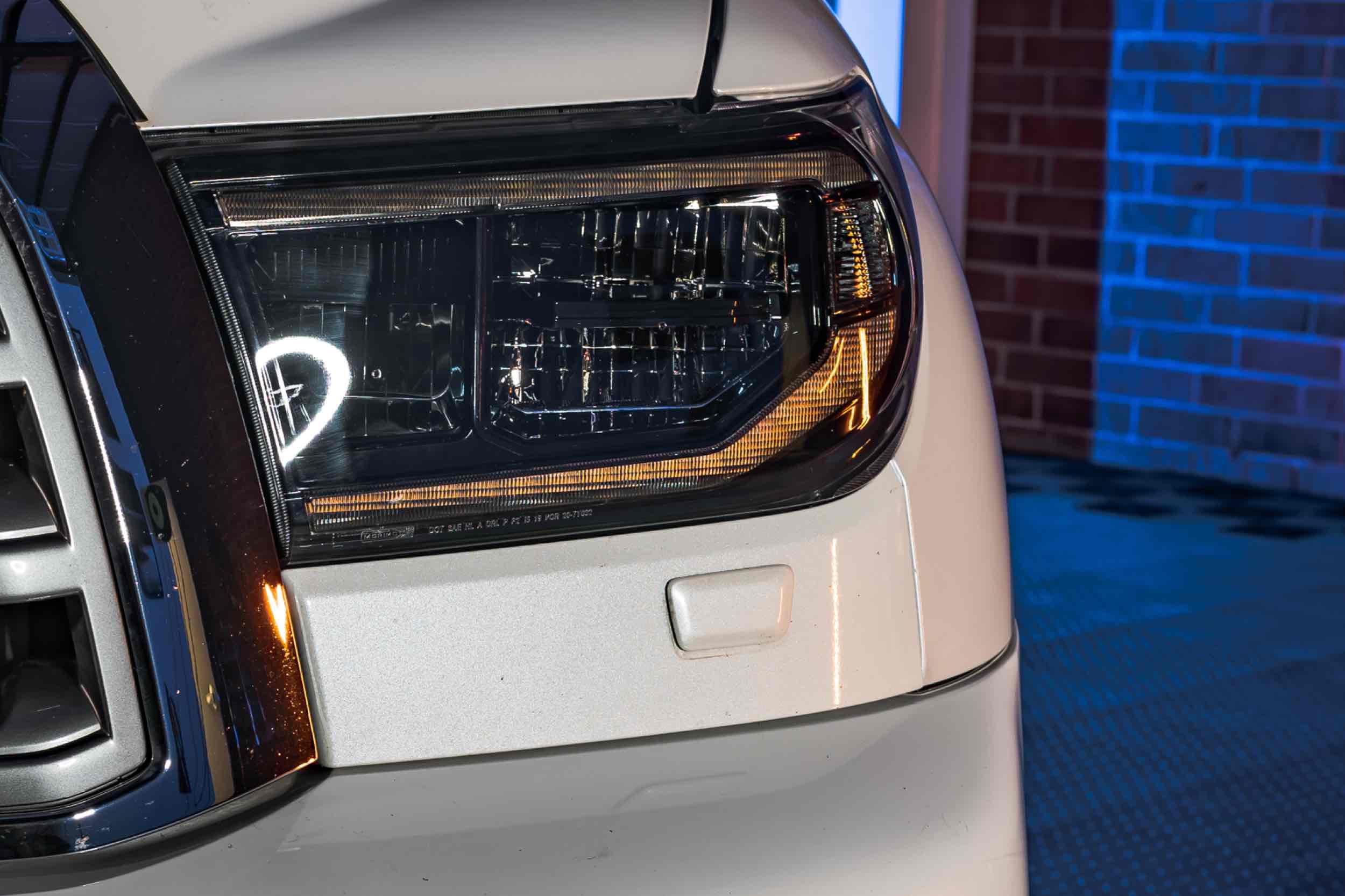 【2025福袋】 Tundra Toyota Box Open (07-13): Headlights LED XB ギター